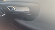 Volvo XC40 2.0 B3P Ultra Dark 5dr Auto Petrol Estate